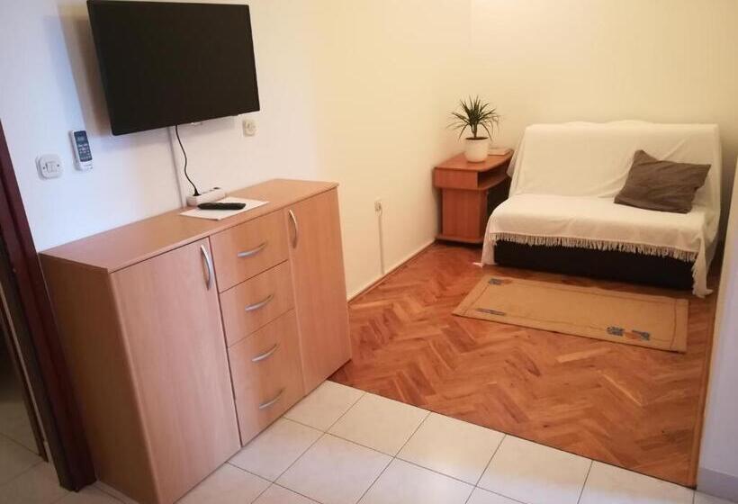 Appartamento 1 Camera da Letto Vista Giardino, Guest House Krševan