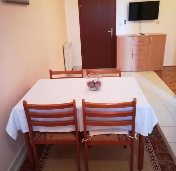 Appartamento 1 Camera da Letto Vista Giardino, Guest House Krševan