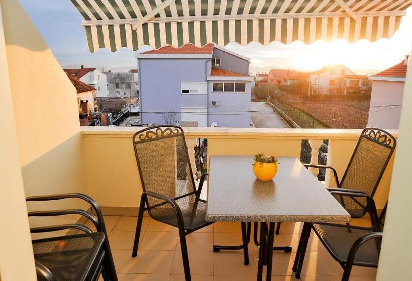 Appartamento 3 Camere da Letto, Guest House Krševan