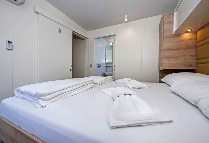 منزل غرفتين نوم, Mediteran Kamp Mobile Homes In Camping Puntica