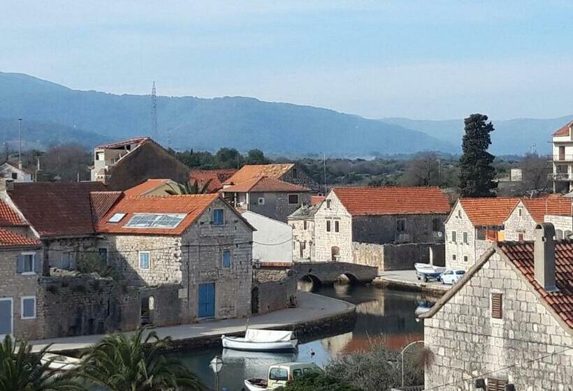 חדר סטנדרט נוף לים עם מרפסת, Mediteran Hvar   Modern Rooms And Restaurant, B&b