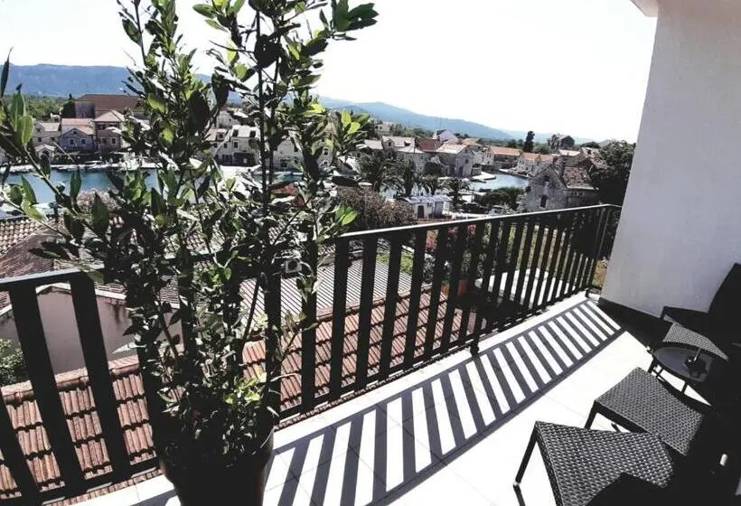 オーシャンビューデラックススイート, Mediteran Hvar   Modern Rooms And Restaurant, B&b