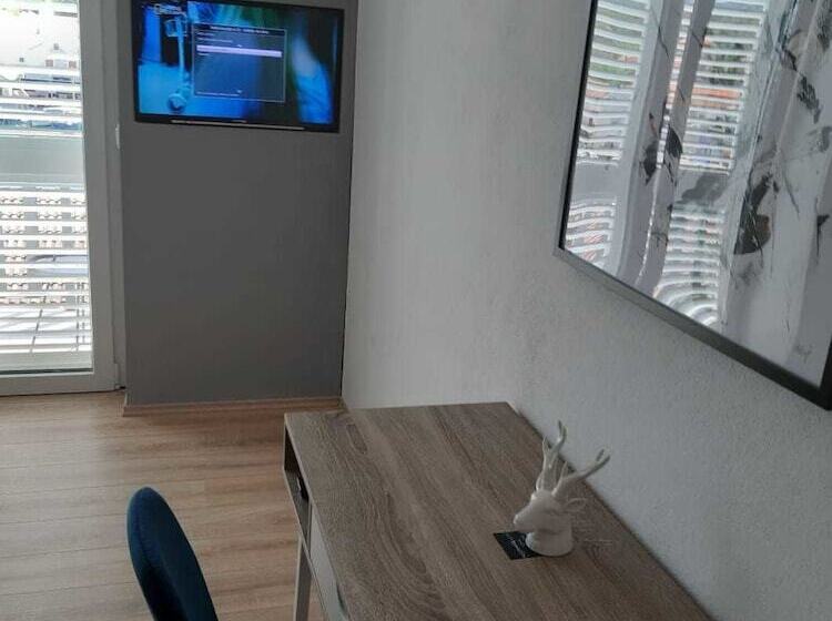 חדר סטנדרט נוף לים עם מרפסת, Mediteran Hvar   Modern Rooms And Restaurant, B&b