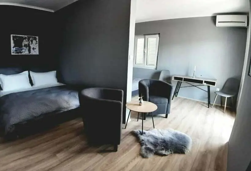 オーシャンビュースタンダードルームバルコニー付き, Mediteran Hvar   Modern Rooms And Restaurant, B&b