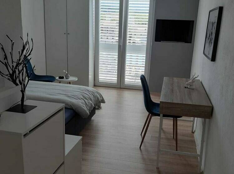 Номер Стандарт Вид на Море с Балконом, Mediteran Hvar   Modern Rooms And Restaurant, B&b