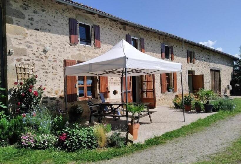 Chambre Familiale, La Tribu De Lavaud