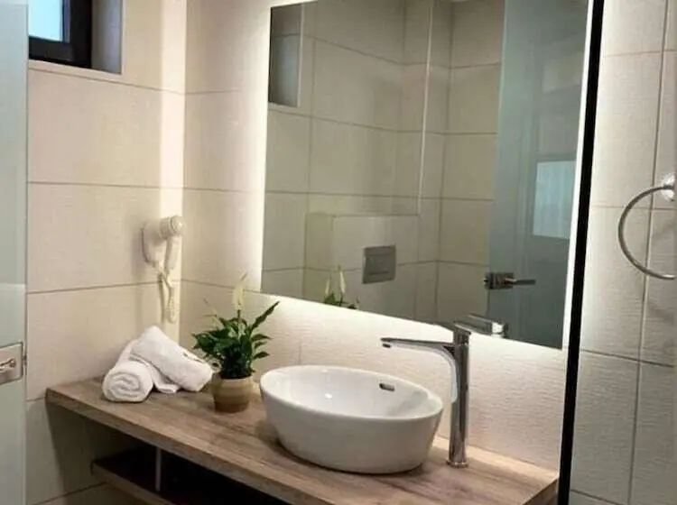 اتاق خانوادگی, Abaton Luxury Resort