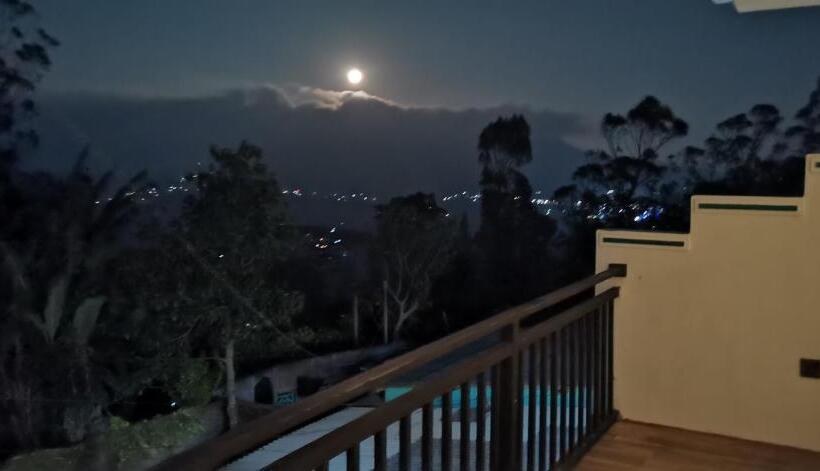 غرفة عائلية مطلّة علي الجبل, Nilowin Glenanore Guesthouse