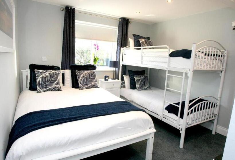 家庭间, The Sliding Rock Inn