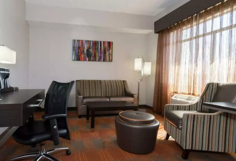 キングサイズベッドのスタンダードルーム, Best Western Plus Pinevillecharlotte South
