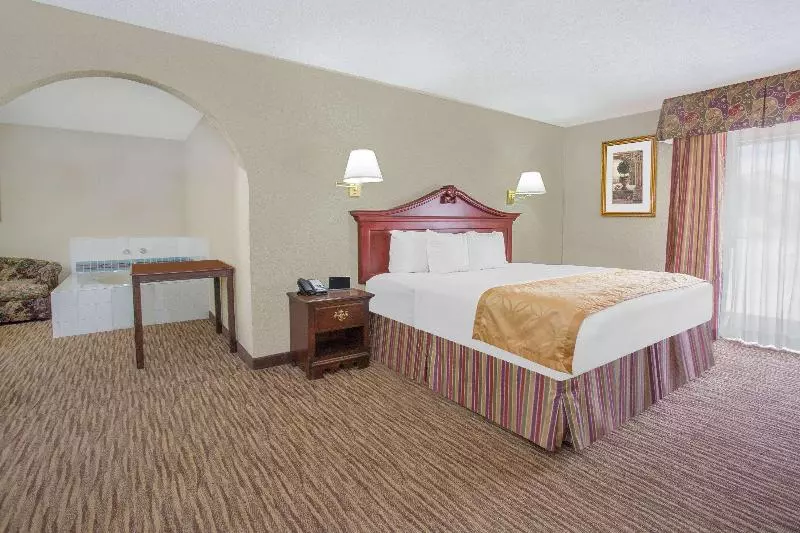 キングサイズベッドのエクゼクティブルーム, Holiday Inn & Suites Duluth Downtown, An Ihg