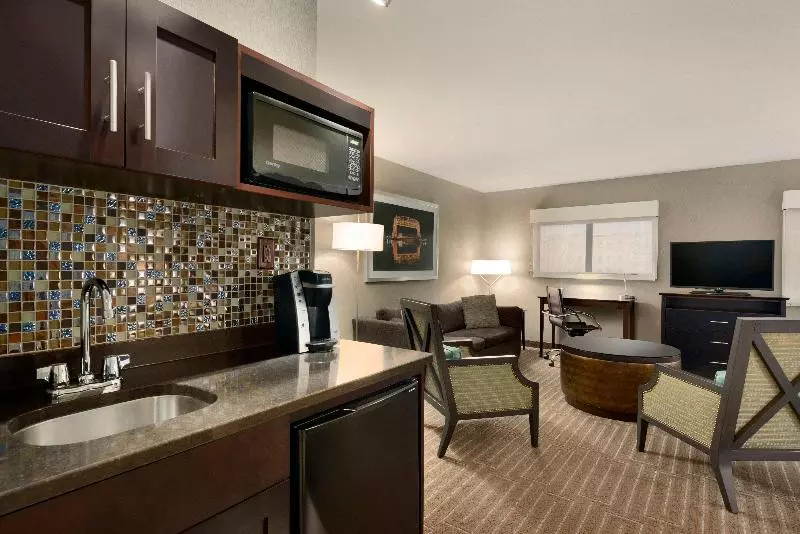 キングサイズベッドのスイートルーム, Holiday Inn & Suites Duluth Downtown, An Ihg