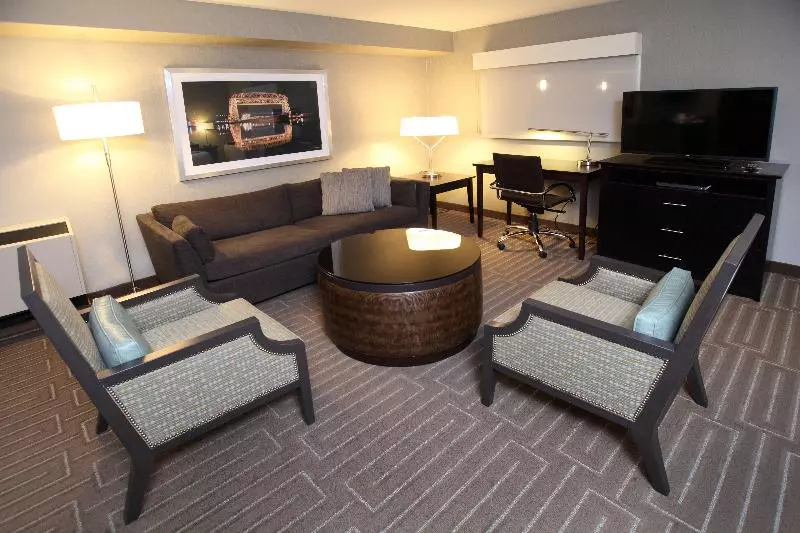キングサイズベッドのスイートルーム, Holiday Inn & Suites Duluth Downtown, An Ihg