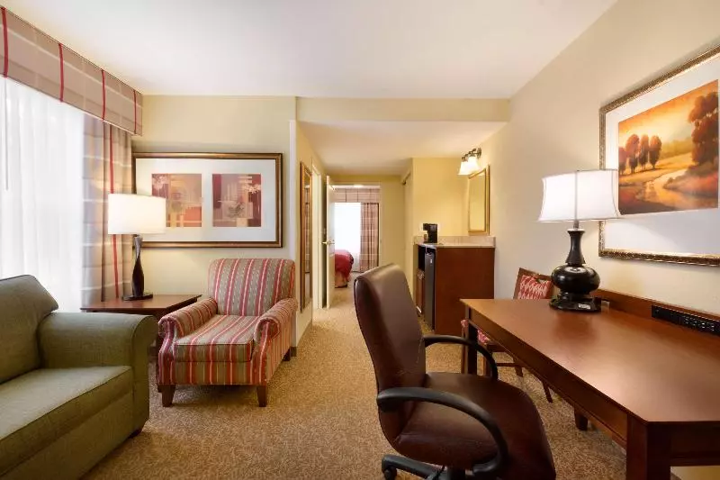 اتاق استاندارد با چشم‌انداز رودخانه, Radisson Hotel Grand Rapids Riverfront