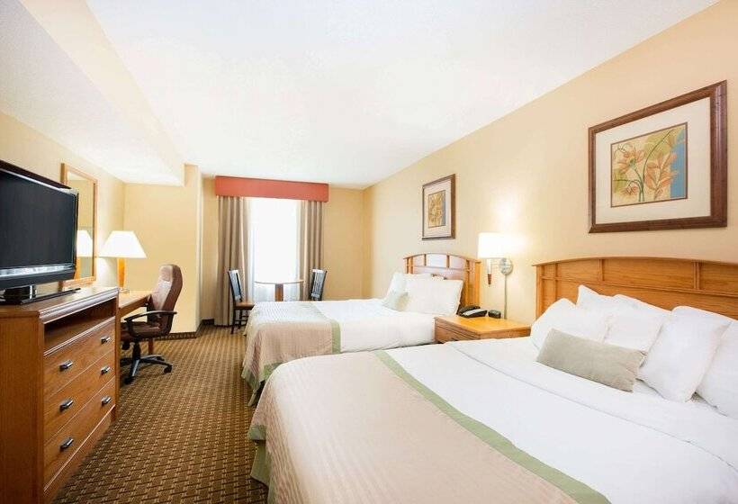 סוויטה נוף לבריכה, Ramada By Wyndham Des Moines Tropics Resort & Conference Ctr