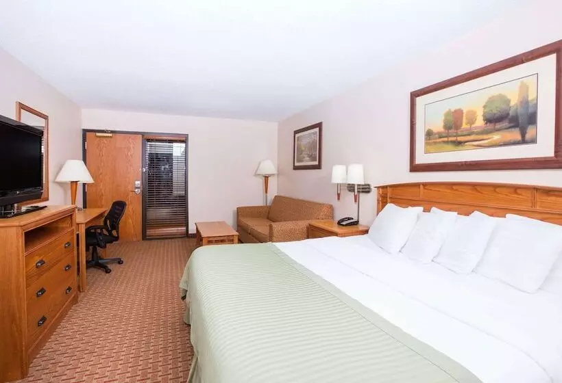 اتاق لوکس, Ramada By Wyndham Des Moines Tropics Resort & Conference Ctr