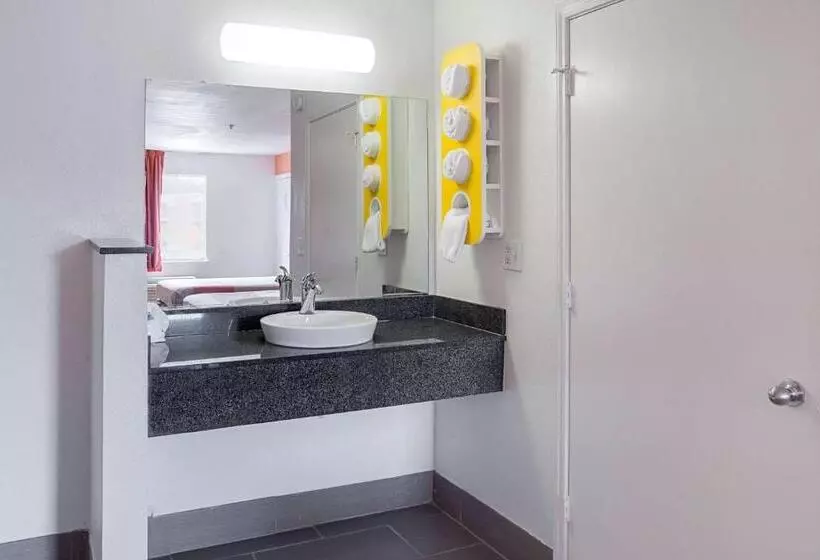 Standard Neljän Hengen Huone, Motel 6 Grand Prairie, Tx Near Six Flags Drive