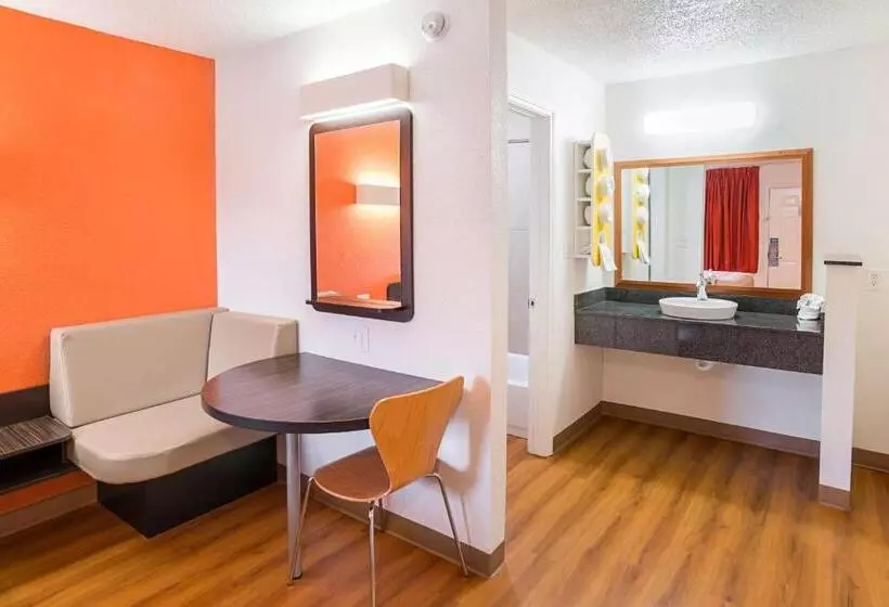 Standard Neljän Hengen Huone, Motel 6 Grand Prairie, Tx Near Six Flags Drive
