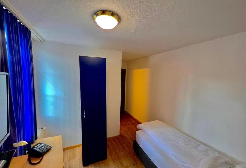 اتاق اکونومی یک تخته, Hirschen Hinwil