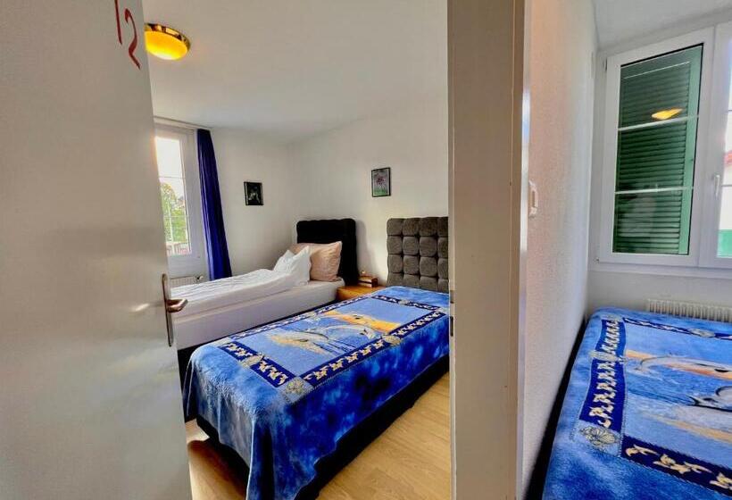 חדר בסיסי לשלושה, Hirschen Hinwil