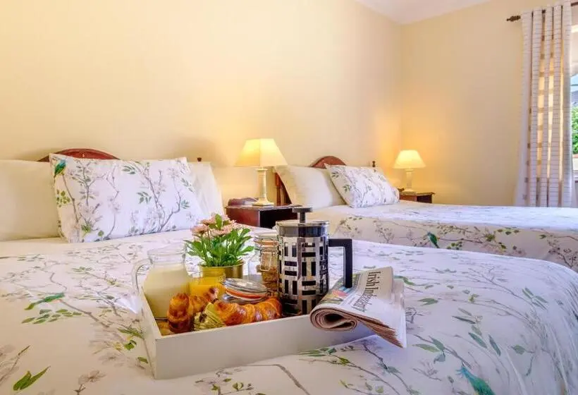 ファミリールーム, Fallon S B&b