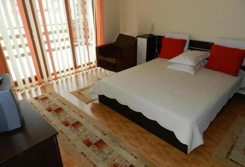 اتاق استاندارد سه نفره, Vila Cristalfrost