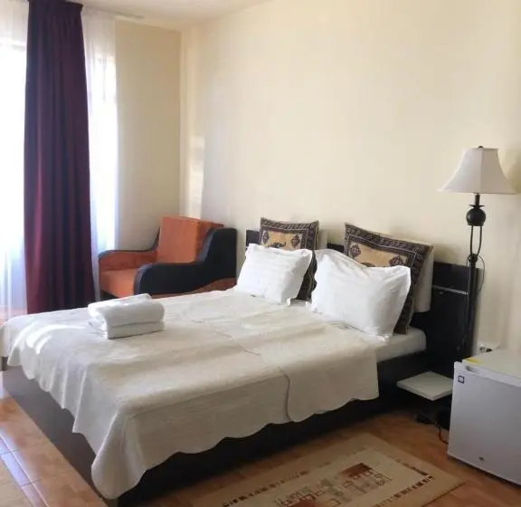 اتاق استاندارد سه نفره, Vila Cristalfrost