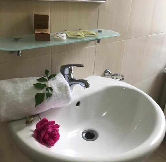 标准间, Vila Cristalfrost