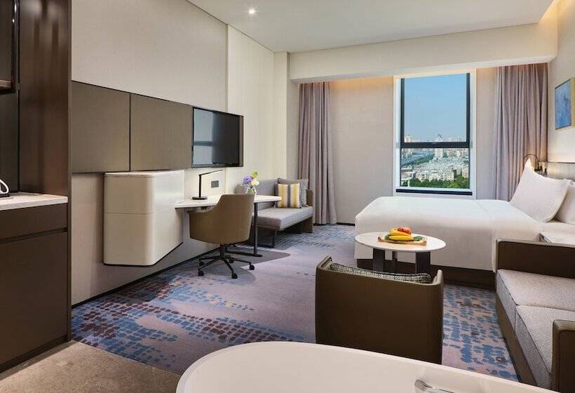 高级客房, Crowne Plaza Wuhan Development Zone, An Ihg