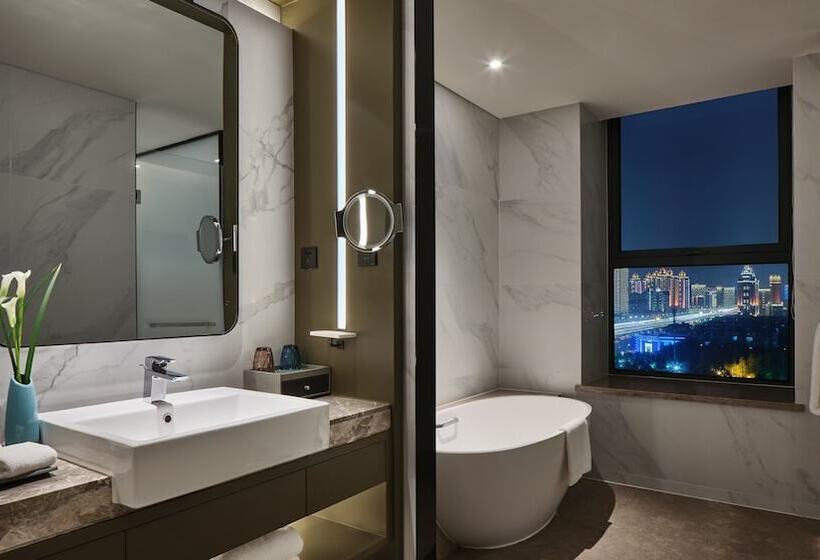 标准间带湖景, Crowne Plaza Wuhan Development Zone, An Ihg