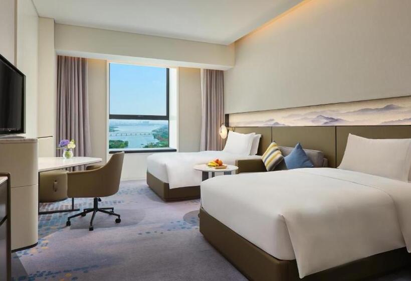 高级客房, Crowne Plaza Wuhan Development Zone, An Ihg