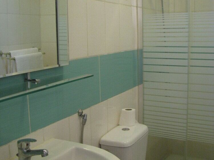 اتاق راحتی سه تخته, Avamada Lodge