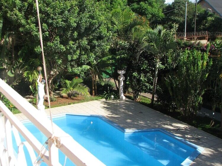 اتاق راحتی سه تخته, Avamada Lodge