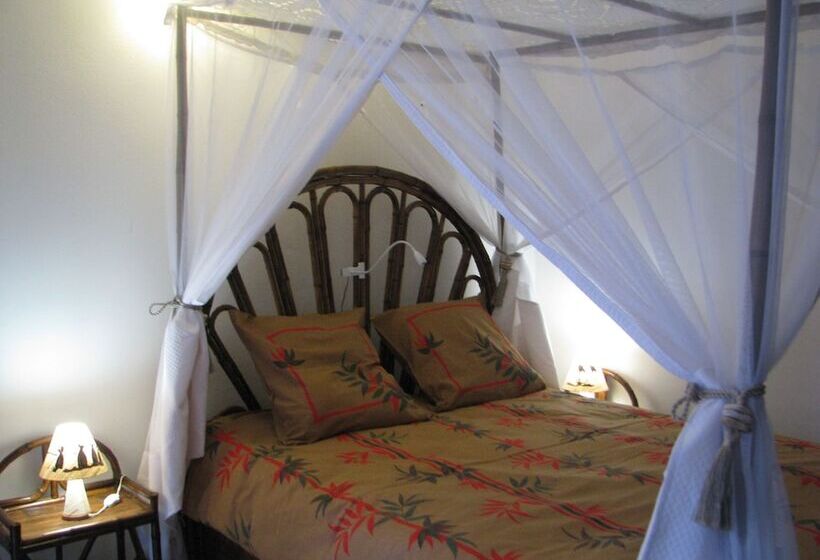 اتاق راحتی سه تخته, Avamada Lodge