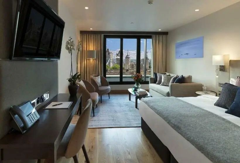 スーペリアスタジオ, Tower Suites By Blue Orchid