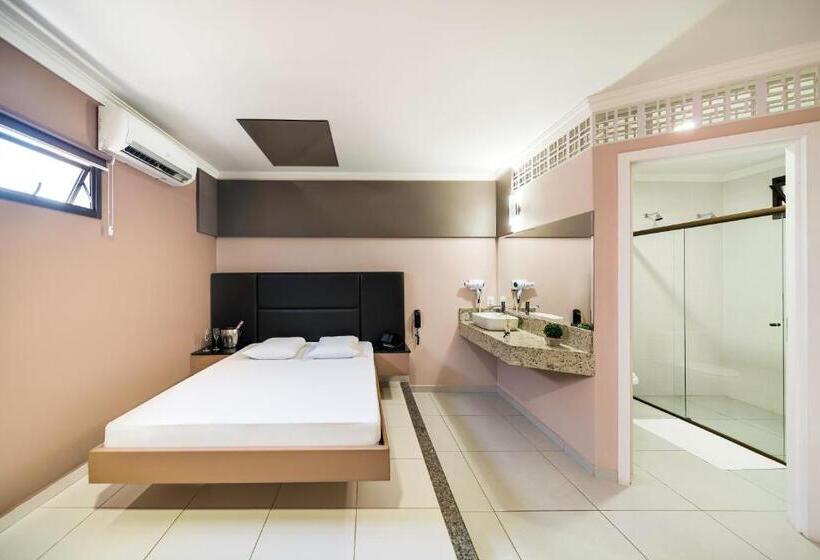 سوییت, Savanas Motel