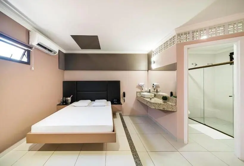 سوییت, Savanas Motel