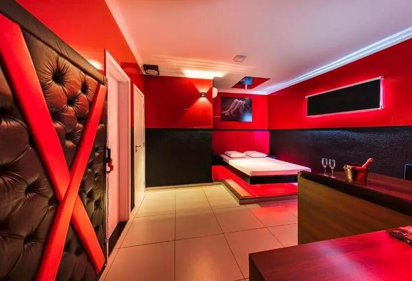 سوییت سوپریور, Savanas Motel