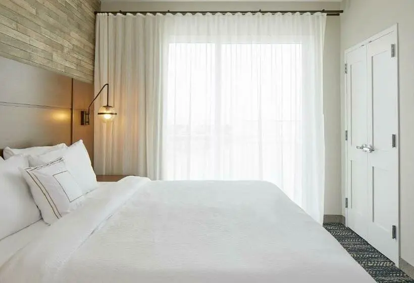 キングサイズベッドのスイートルーム, Residence Inn St. Petersburg Tierra Verde