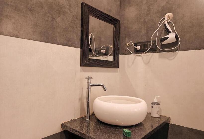 带阳台的三人标准间, Vaggi S Place