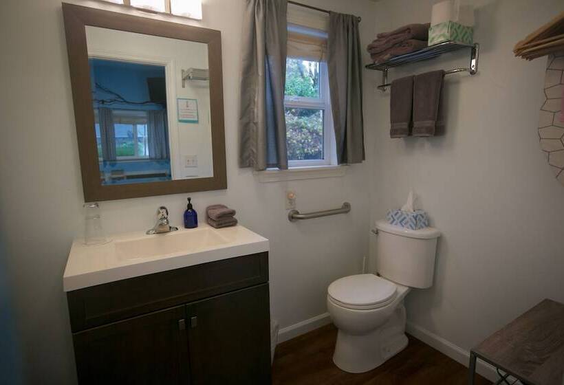 غرفة إقتصادية, Outside Inn