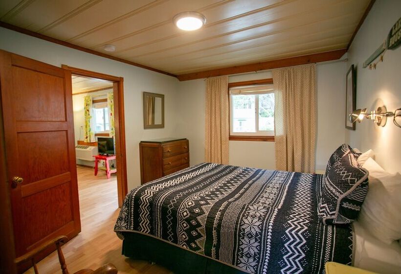 جناح عائلي, Outside Inn