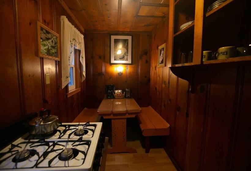 家庭套房, Outside Inn