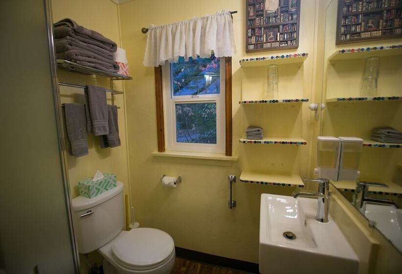 غرفة قياسية, Outside Inn