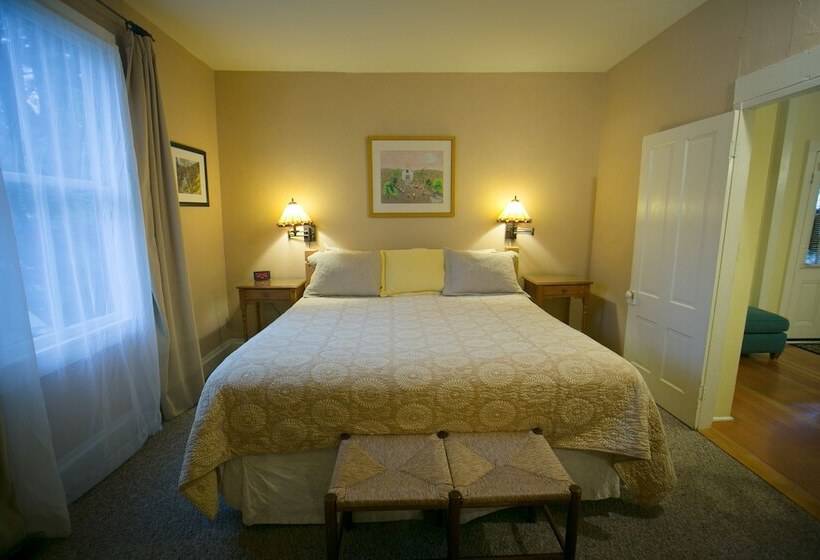 2间卧室的房子, Outside Inn