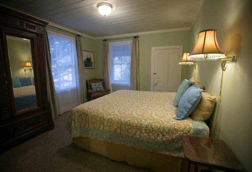 منزل غرفتين نوم, Outside Inn