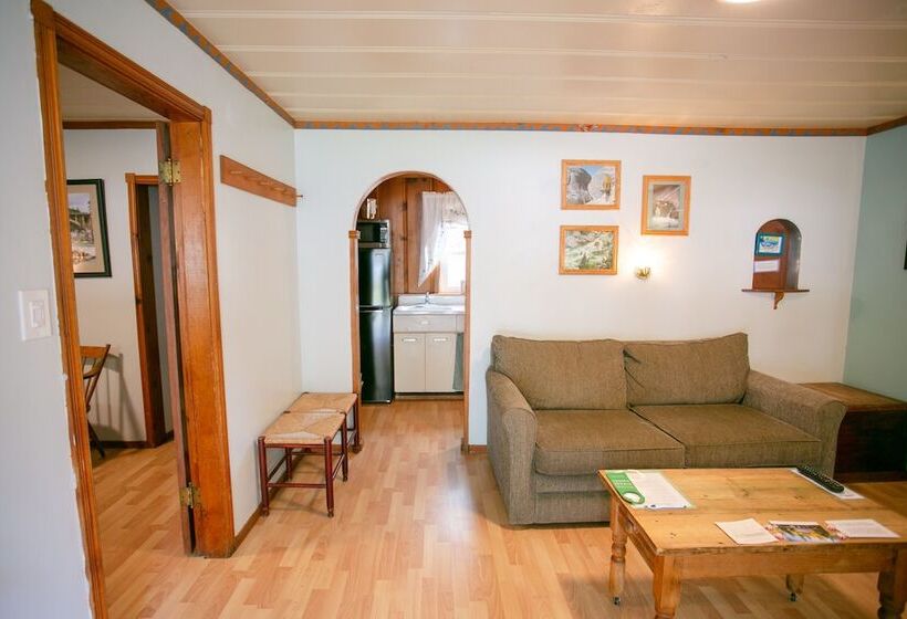 جناح عائلي, Outside Inn