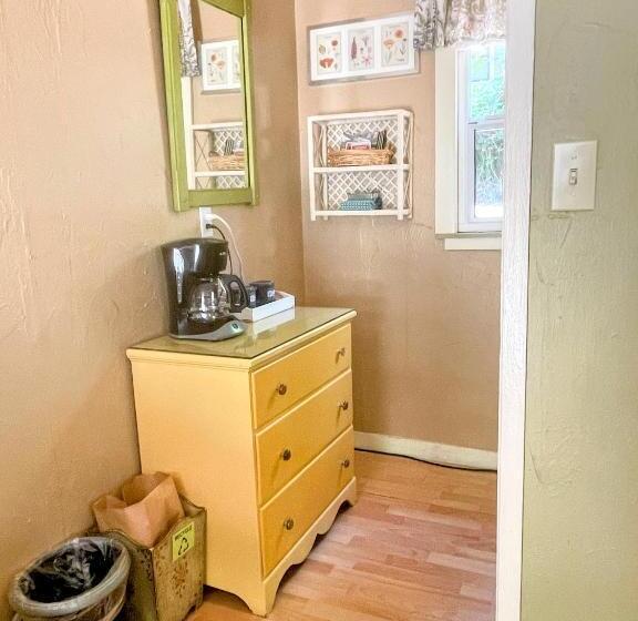 标准间, Outside Inn