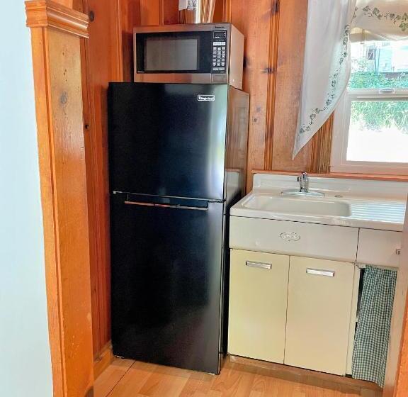 家庭套房, Outside Inn