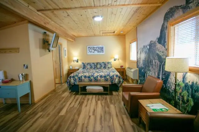 Deluxe Suite King Bed, Outside Inn